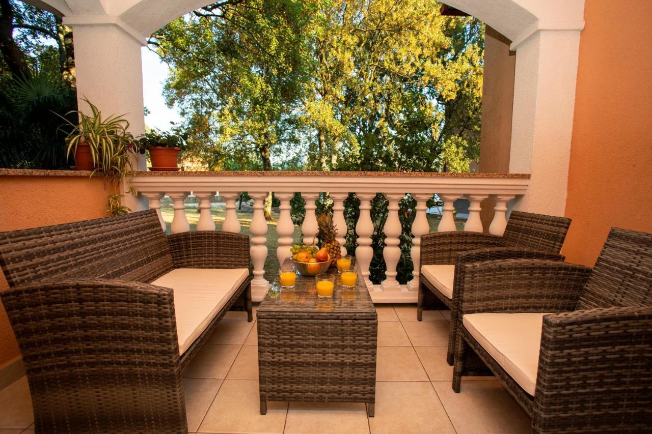 Apartmani Marica โพลมิน ภายนอก รูปภาพ