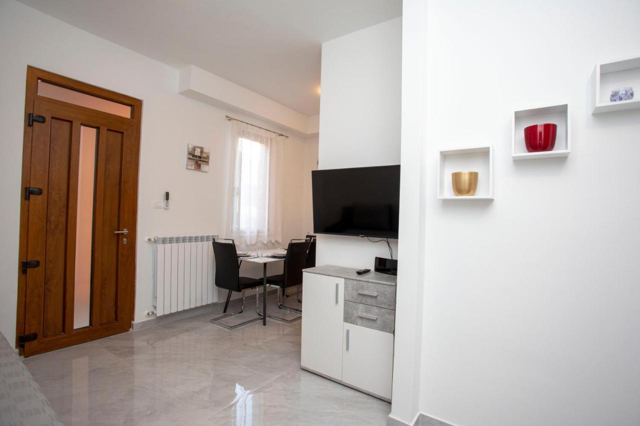 Apartmani Marica โพลมิน ภายนอก รูปภาพ