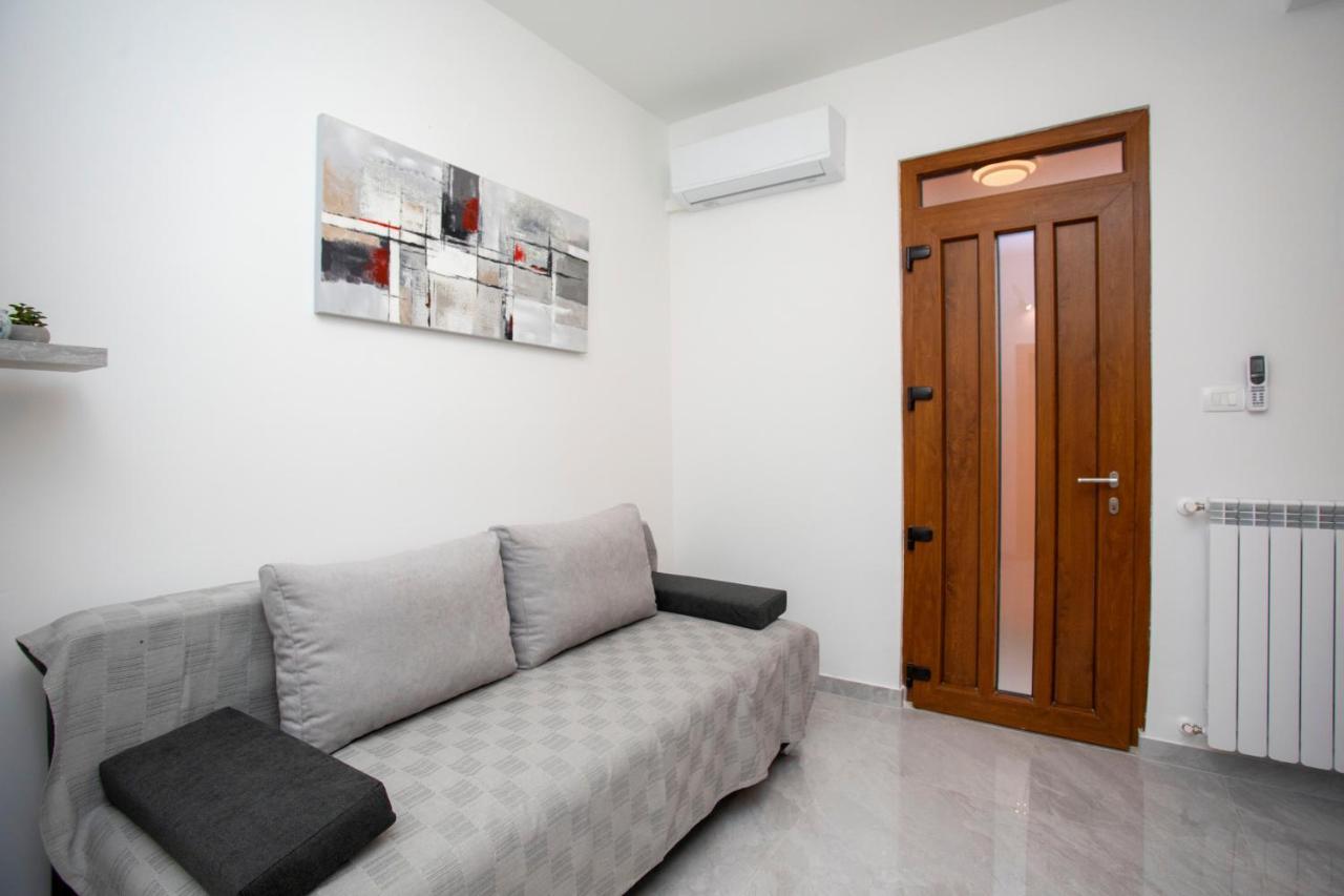 Apartmani Marica โพลมิน ภายนอก รูปภาพ